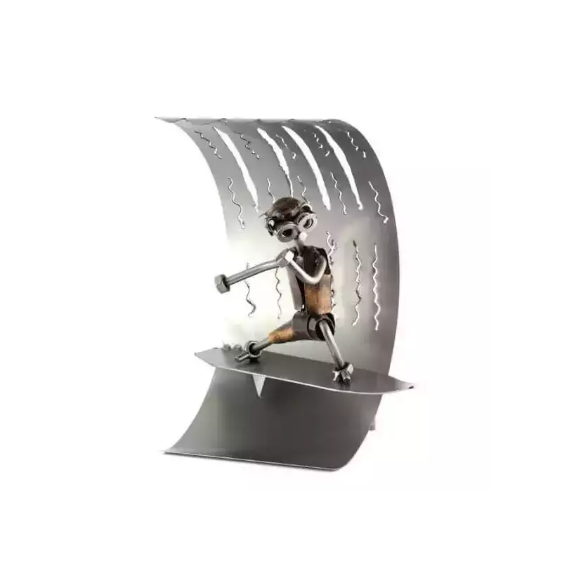 FIGURINE EN METAL - LE SURFEUR